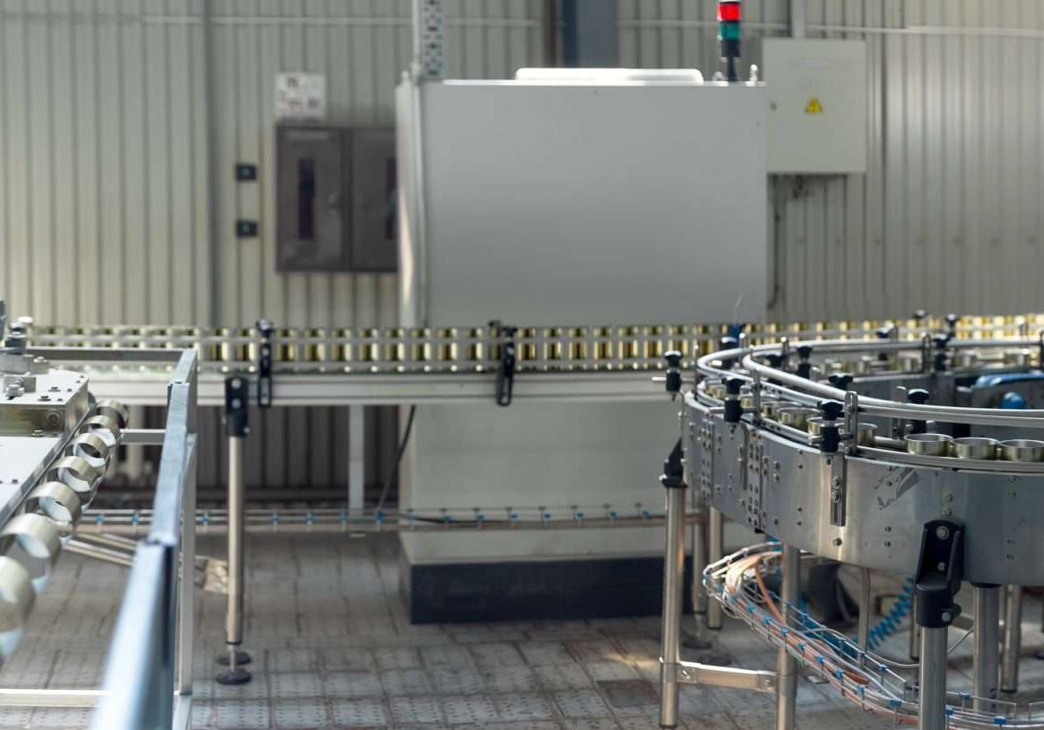 conveyor for the production of cans, shop for the production of cans, cannery